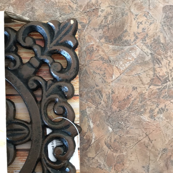 Monarch metal trivet